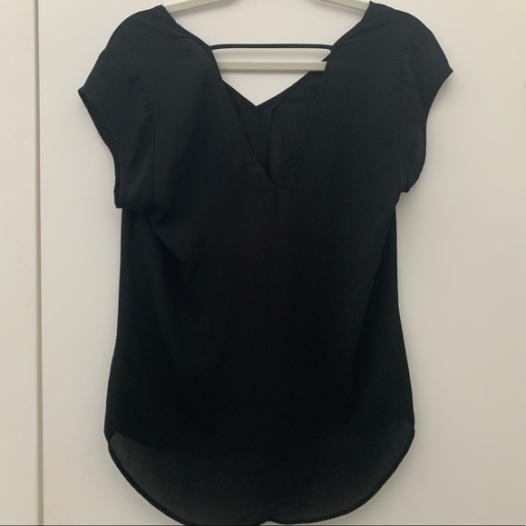 Inverted Pleat V-Neck Cap Sleeve Shirt
DR2 BY DANIEL RAINN - Picture 4 of 5